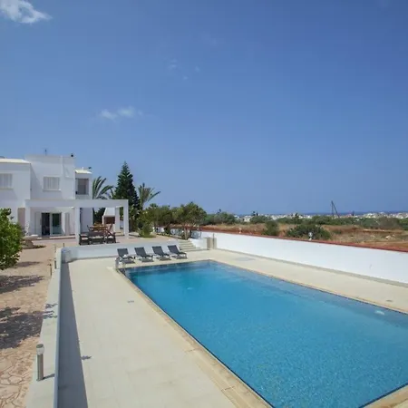 Imagine Renting A With Very Large Pool Protaras 98 *