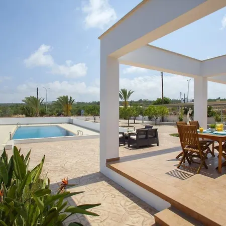 Imagine Renting A With Very Large Pool Protaras 98 Villa Paralimni