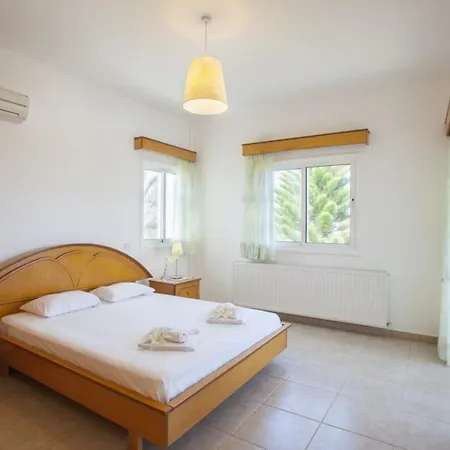 Imagine Renting A With Very Large Pool Protaras 98