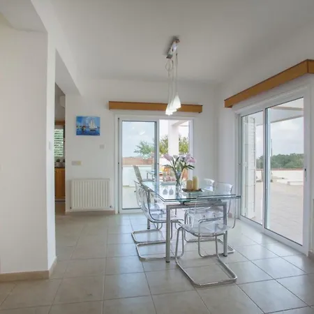 Imagine Renting A With Very Large Pool Protaras 98 * Paralimni
