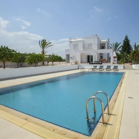Villa Imagine Renting A With Very Large Pool Protaras 98 *