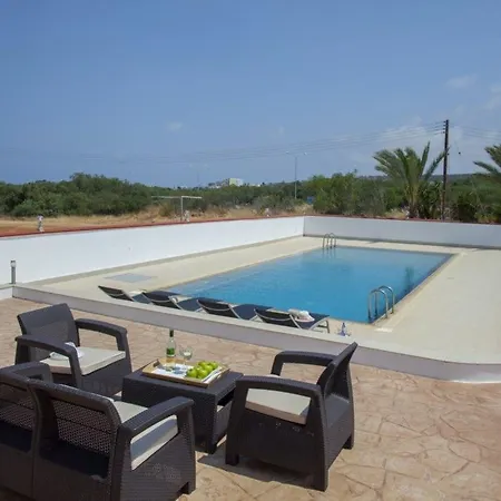 Imagine Renting A With Very Large Pool Protaras 98 * باراليمني