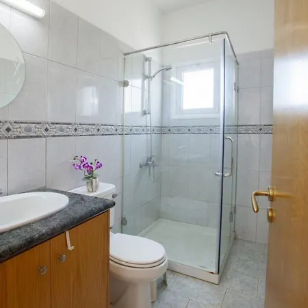 Imagine Renting A With Very Large Pool Protaras 98 *