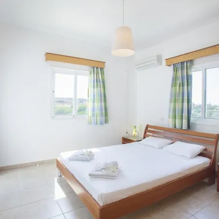 فيلة Imagine Renting A With Very Large Pool Protaras 98 باراليمني