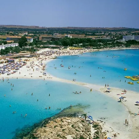 Imagine Renting A With Very Large Pool Protaras 98 فيلة