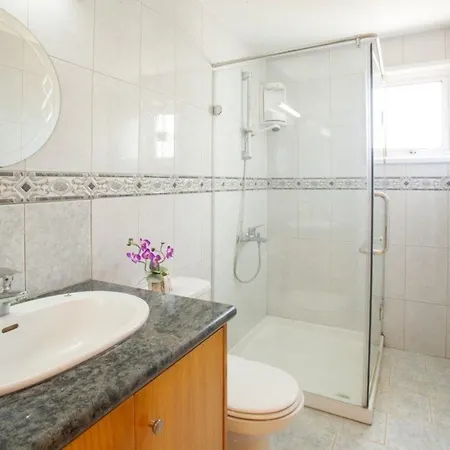 Imagine Renting A With Very Large Pool Protaras 98 فيلة
