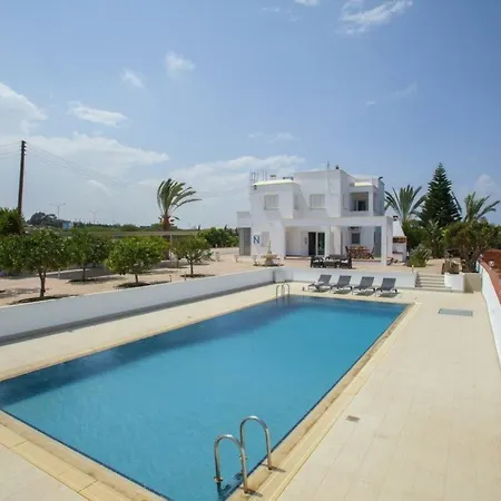 Imagine Renting A With Very Large Pool Protaras 98