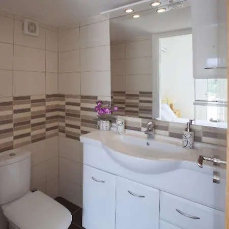 Imagine Renting A With Very Large Pool Protaras 98 باراليمني