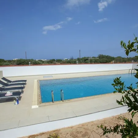 Imagine Renting A With Very Large Pool Protaras 98 فيلة