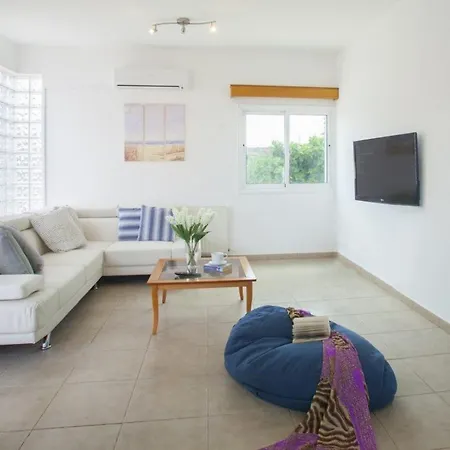 فيلة Imagine Renting A With Very Large Pool Protaras 98 *