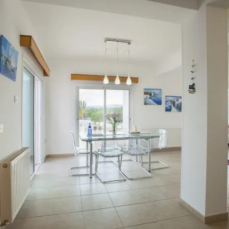 Imagine Renting A With Very Large Pool Protaras 98 *